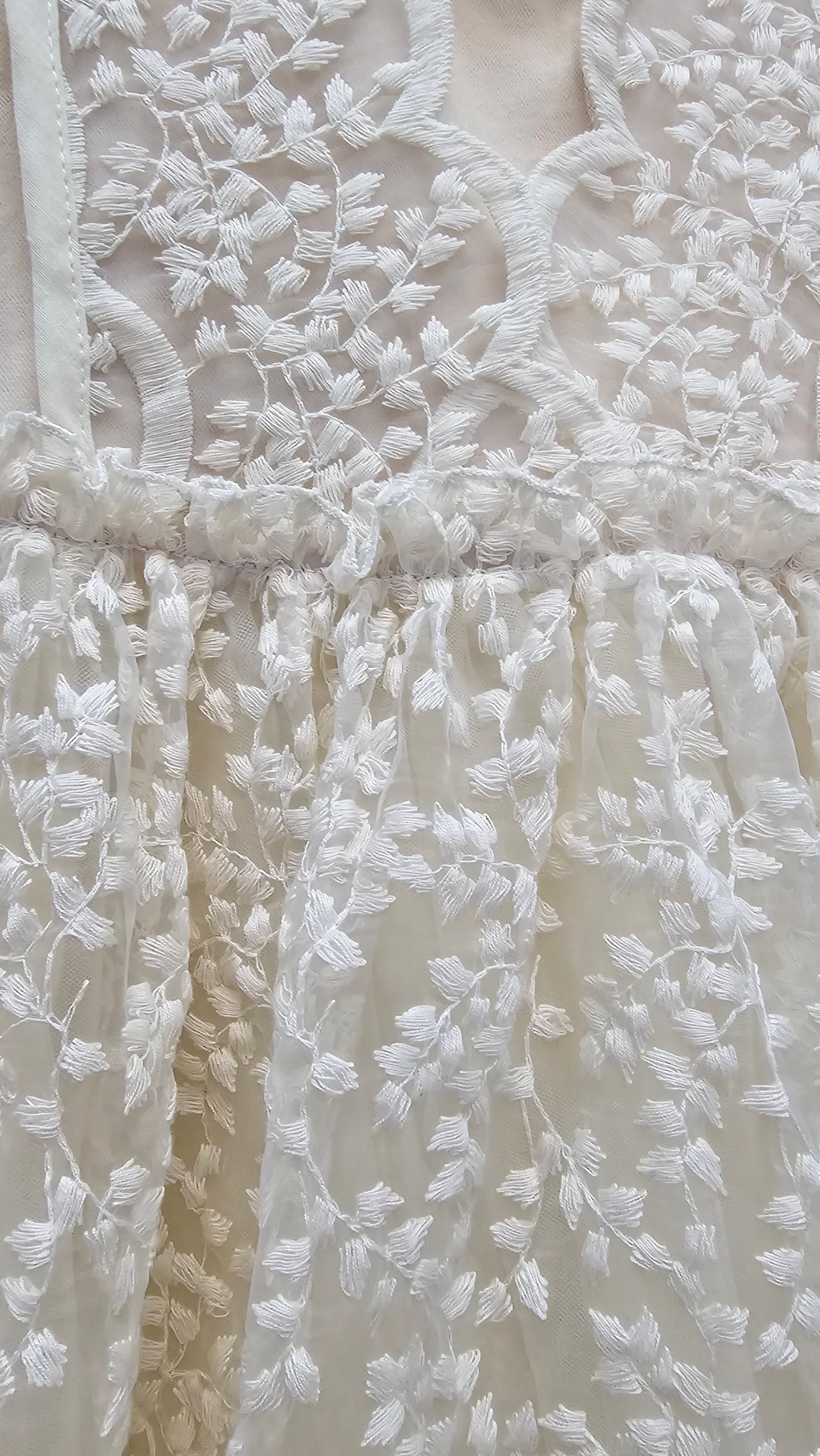 Vestido crudo con bordado