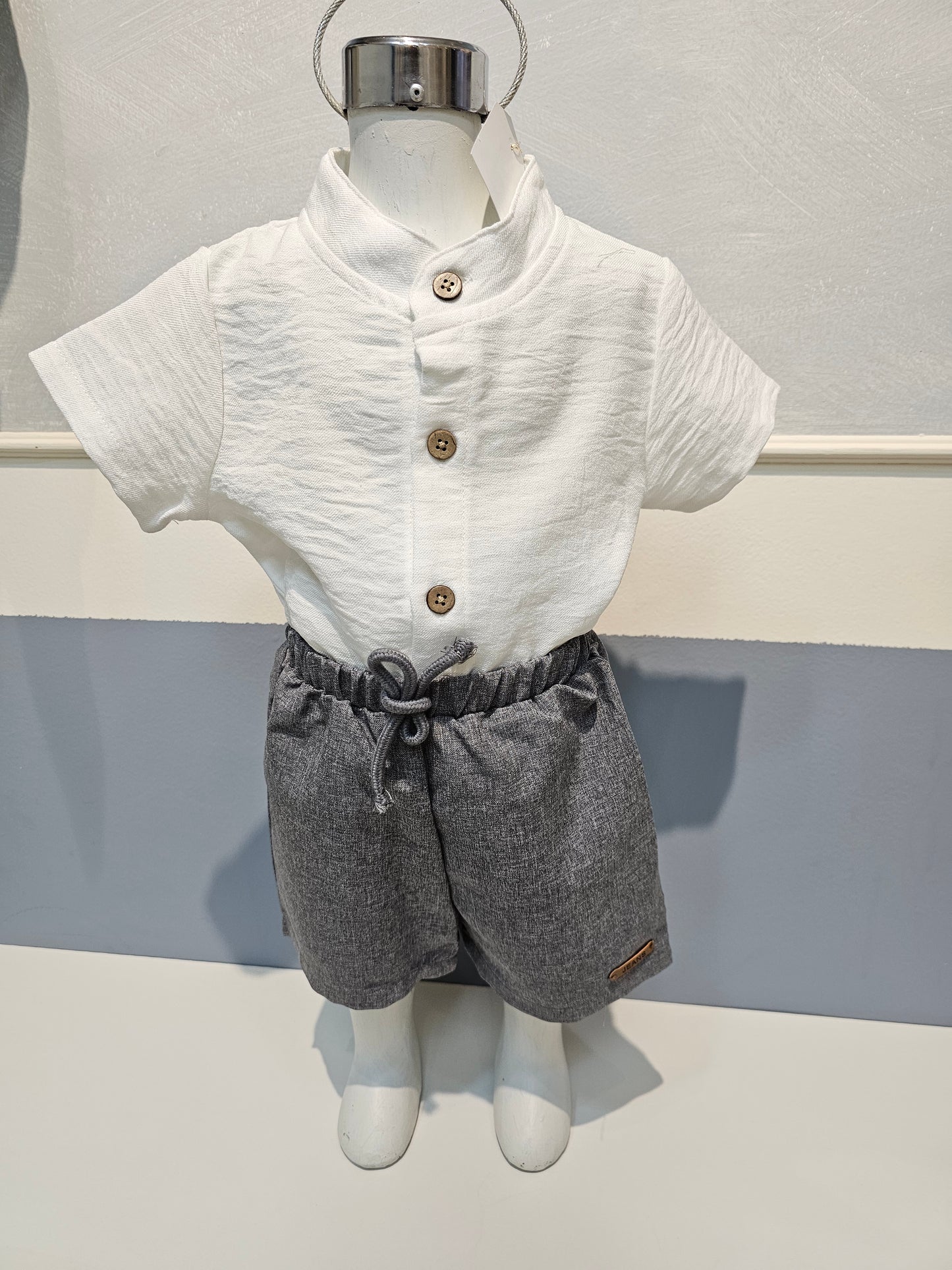 Conjunto Camisa Blanca y short gris