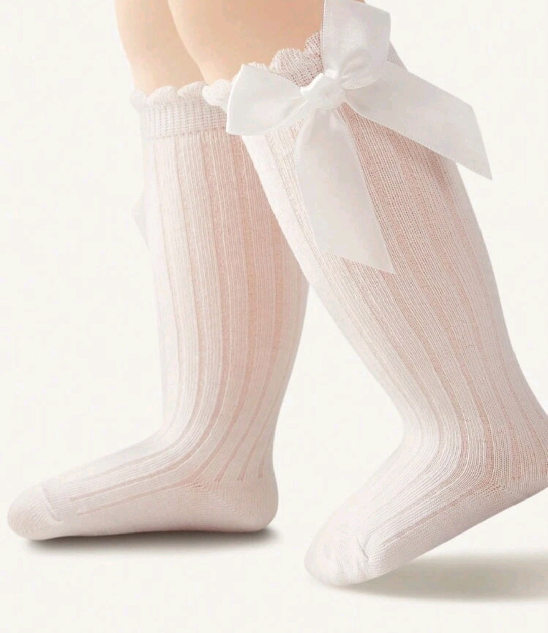 Calceta con lineas y moño superior