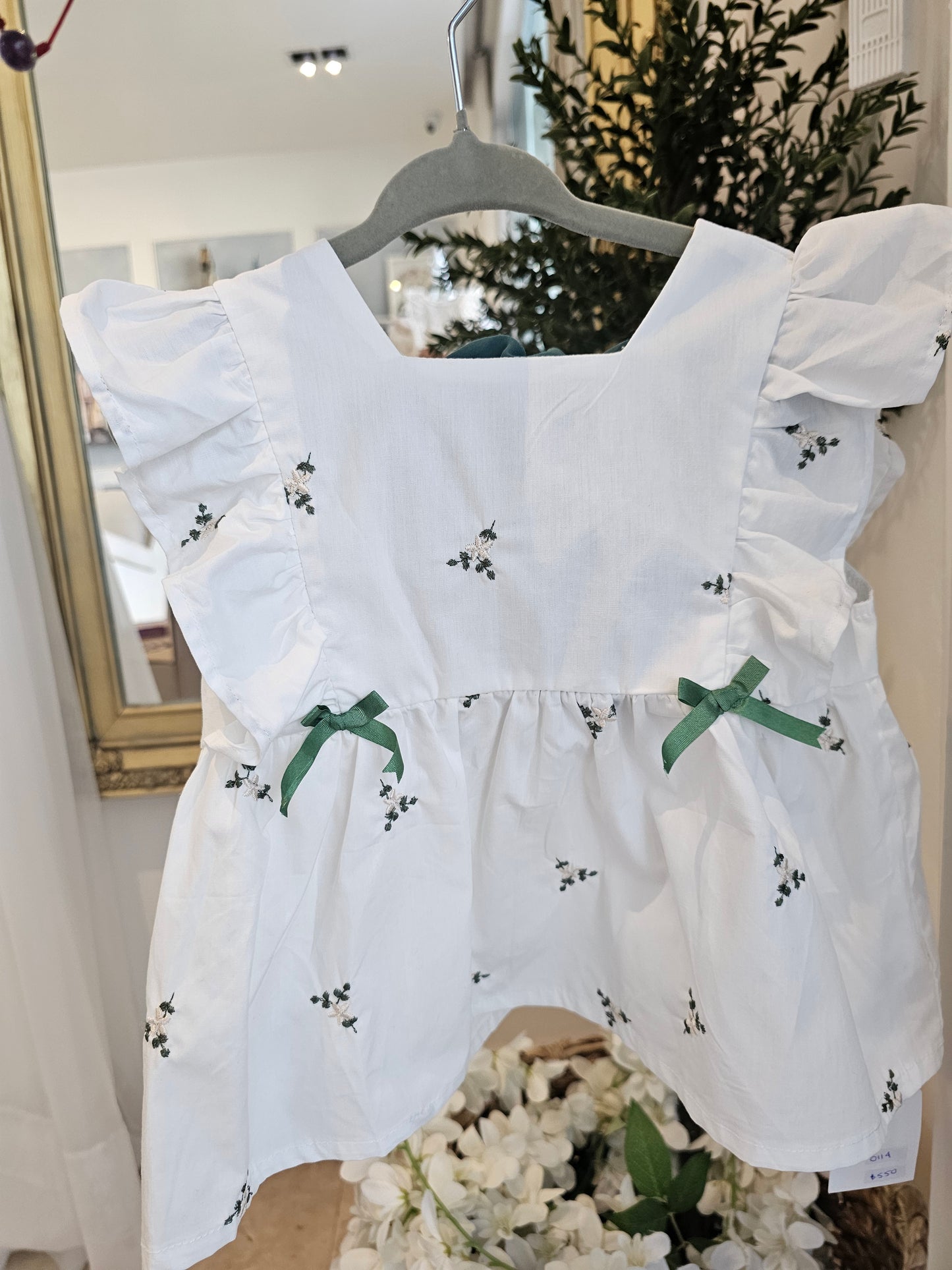 Conjunto 2 piezas blusón flores bordadas verdes