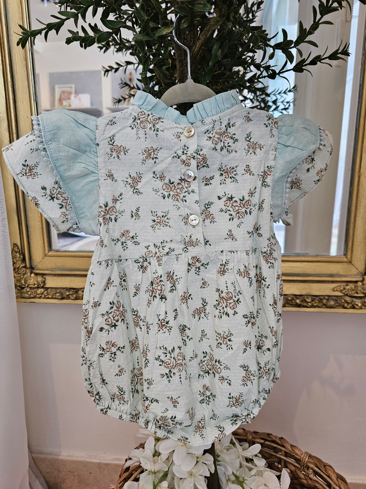 Body menta con volantes