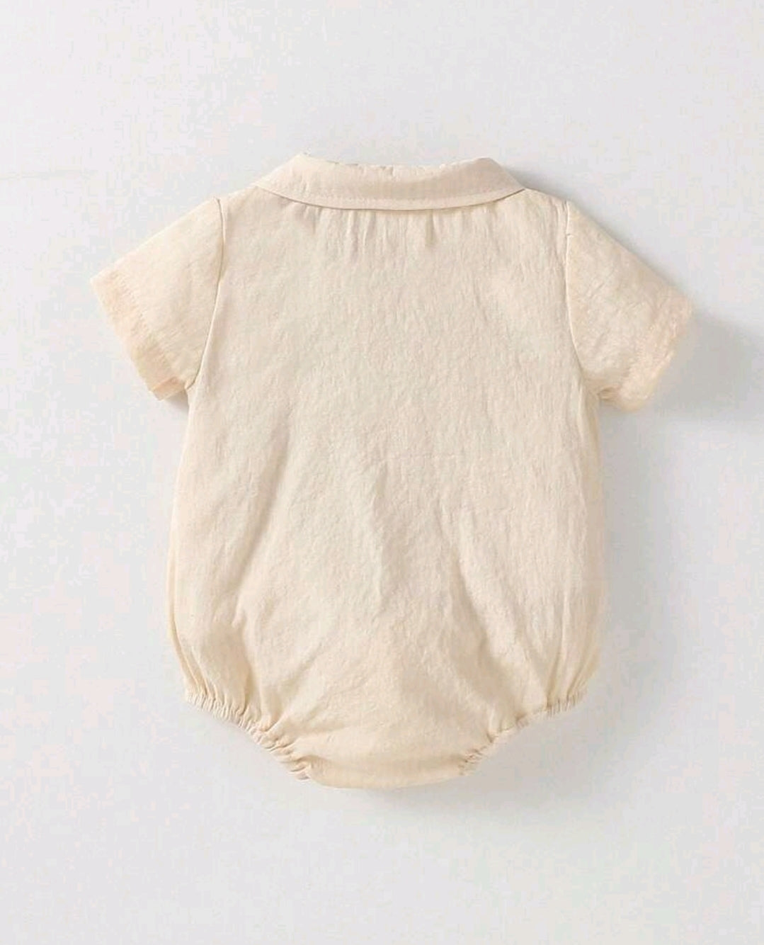 Body beige estilo guayabera