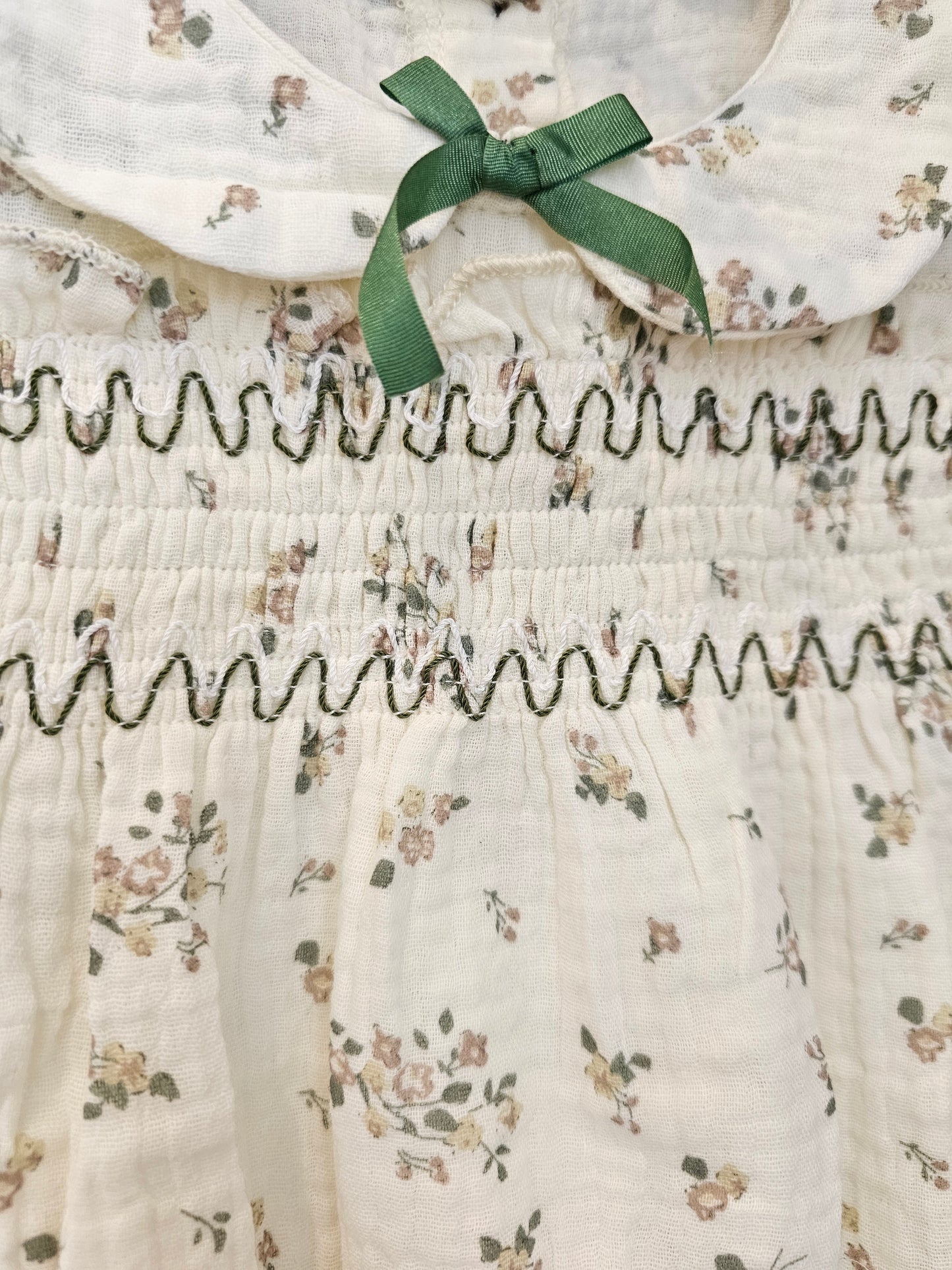 Body Floral beige fruncido verde