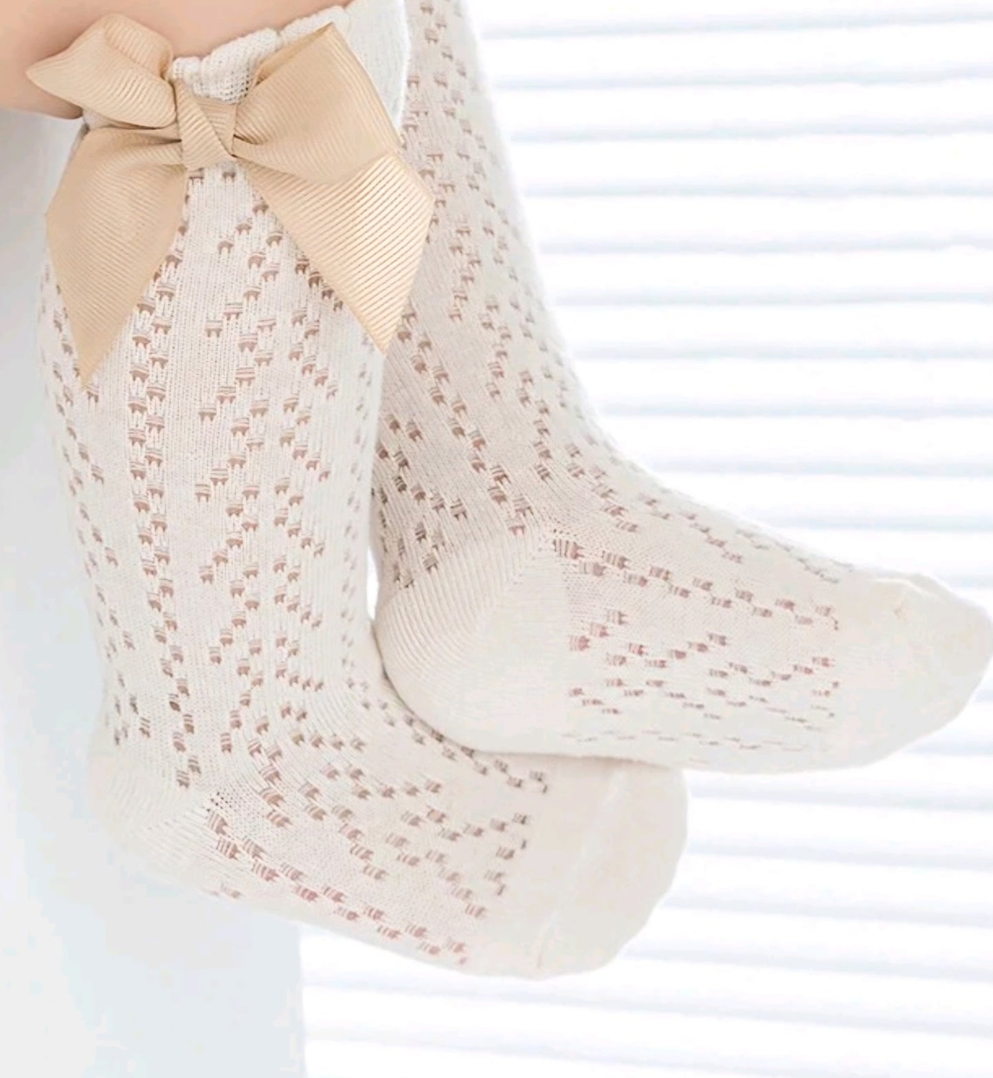 Calceta de malla relieve con lazo supeior