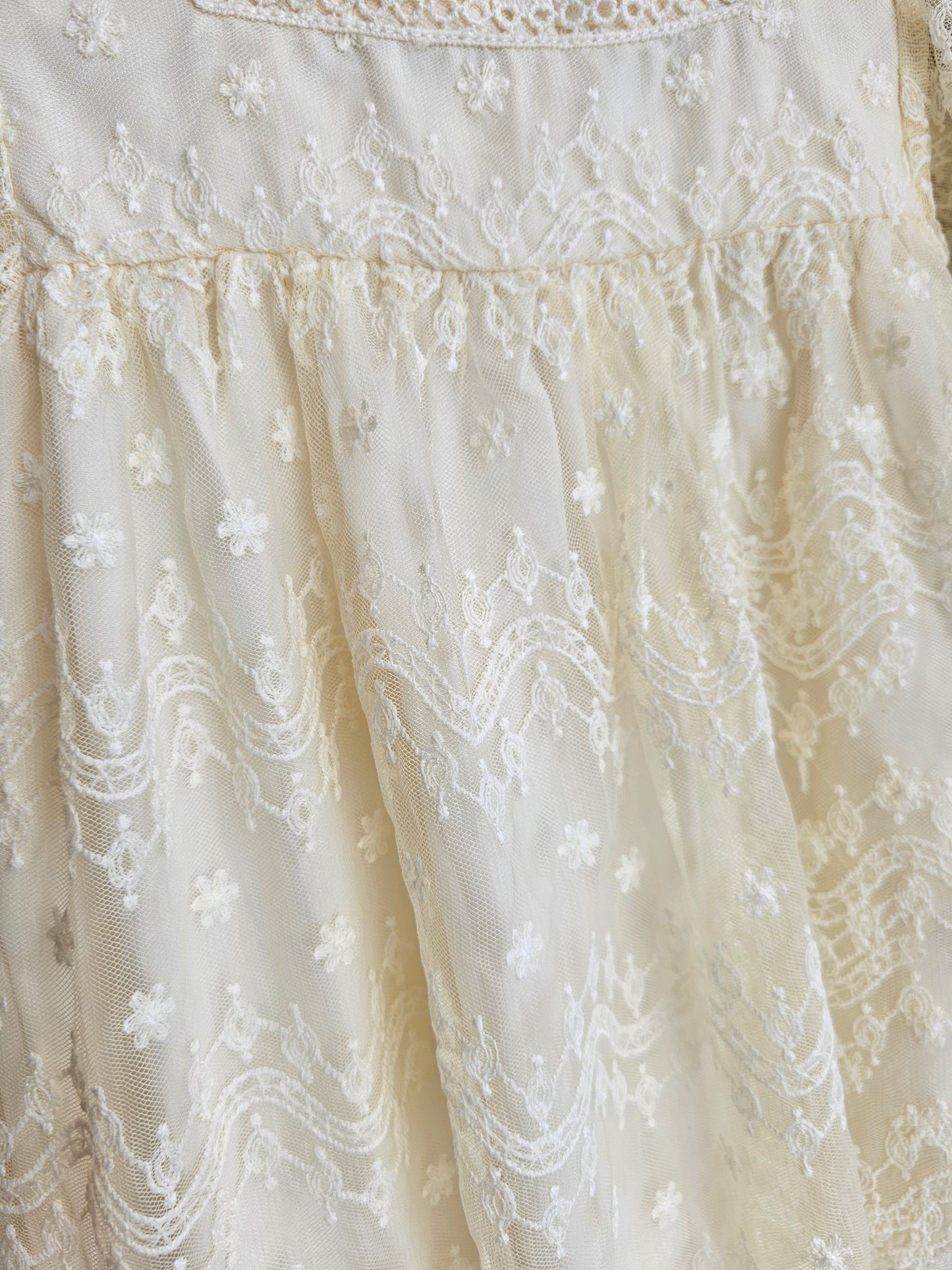 Vestido con body bordado