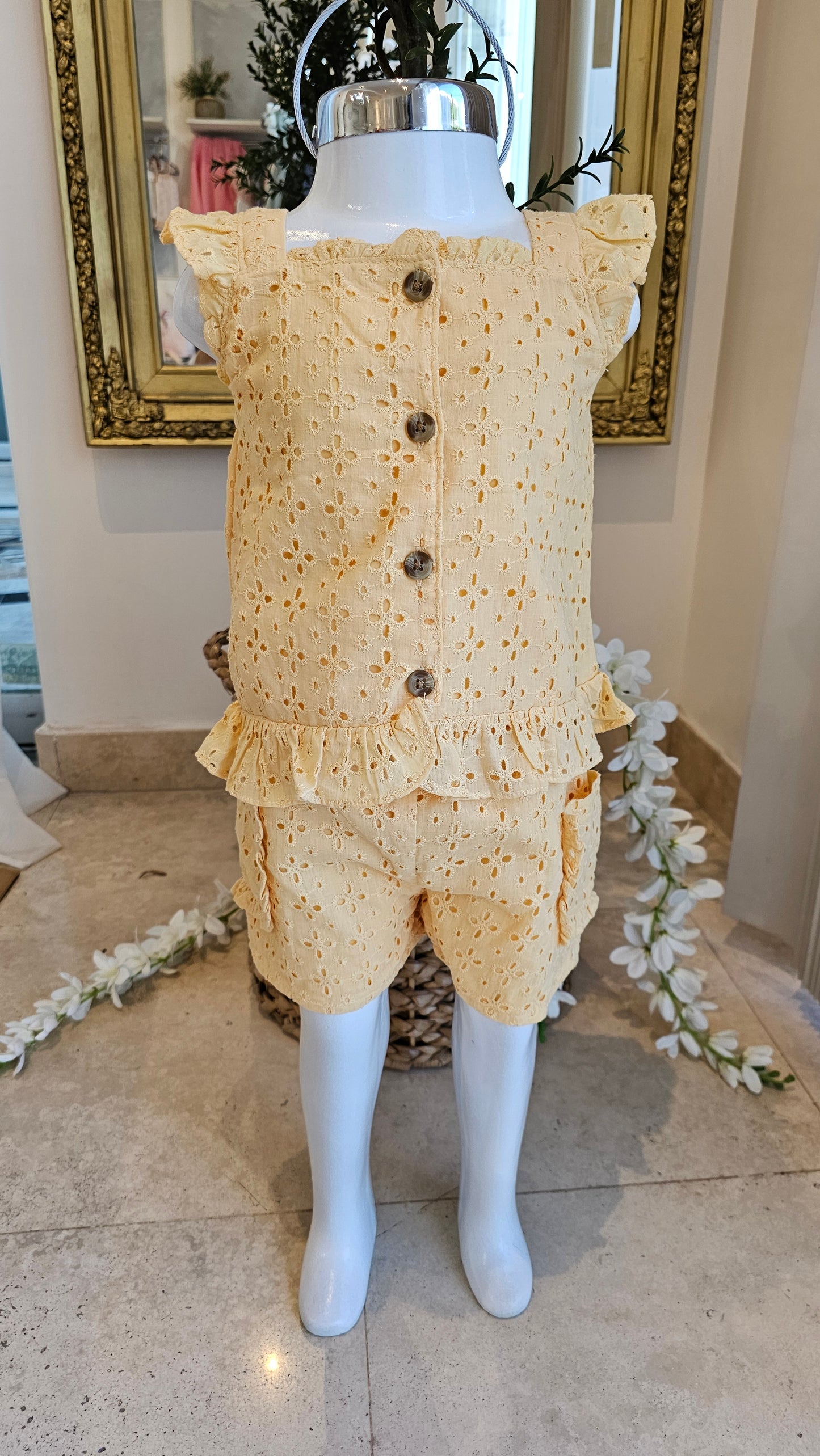 Conjunto con short amarillo