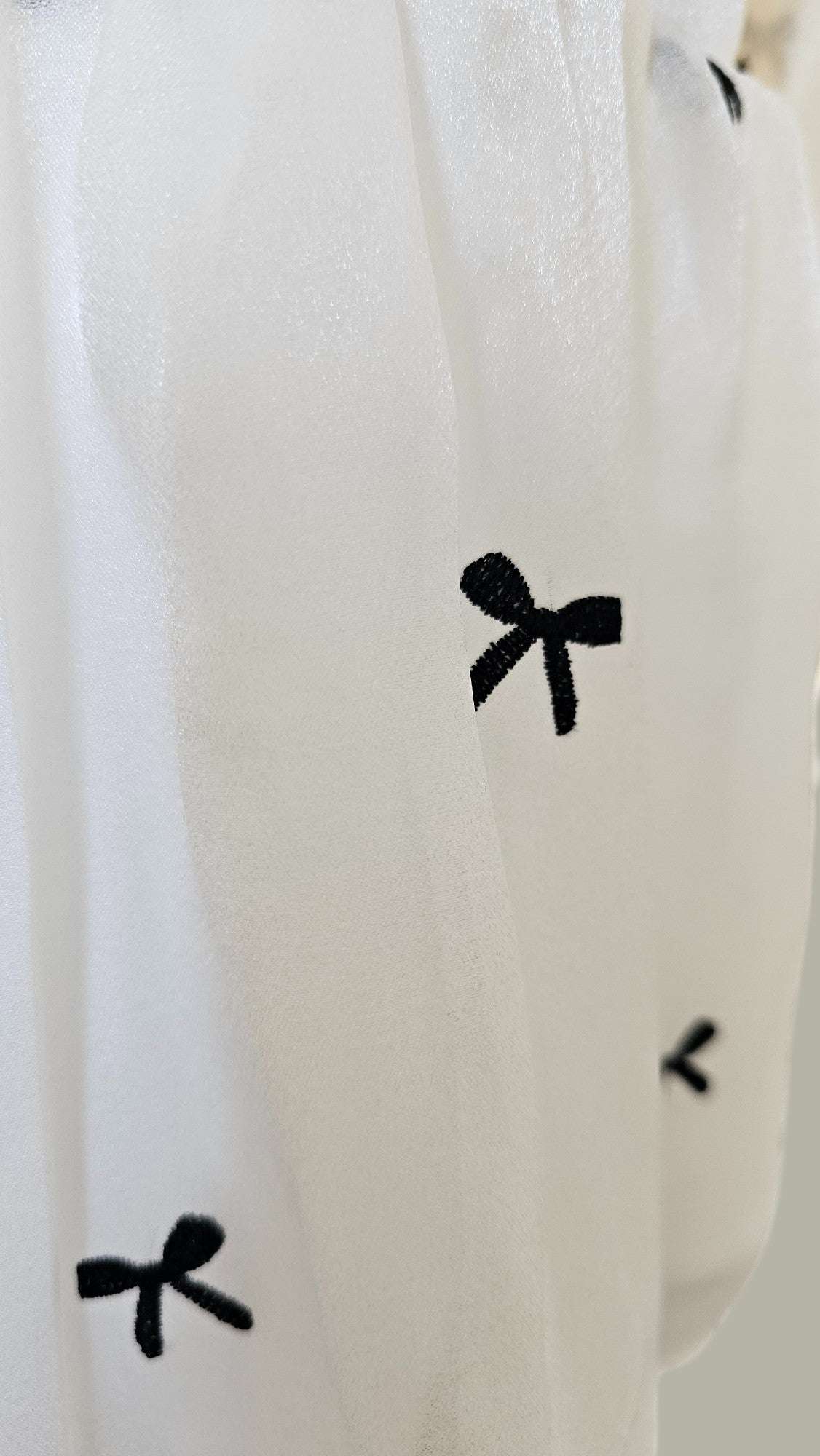 Vestido de moños negros