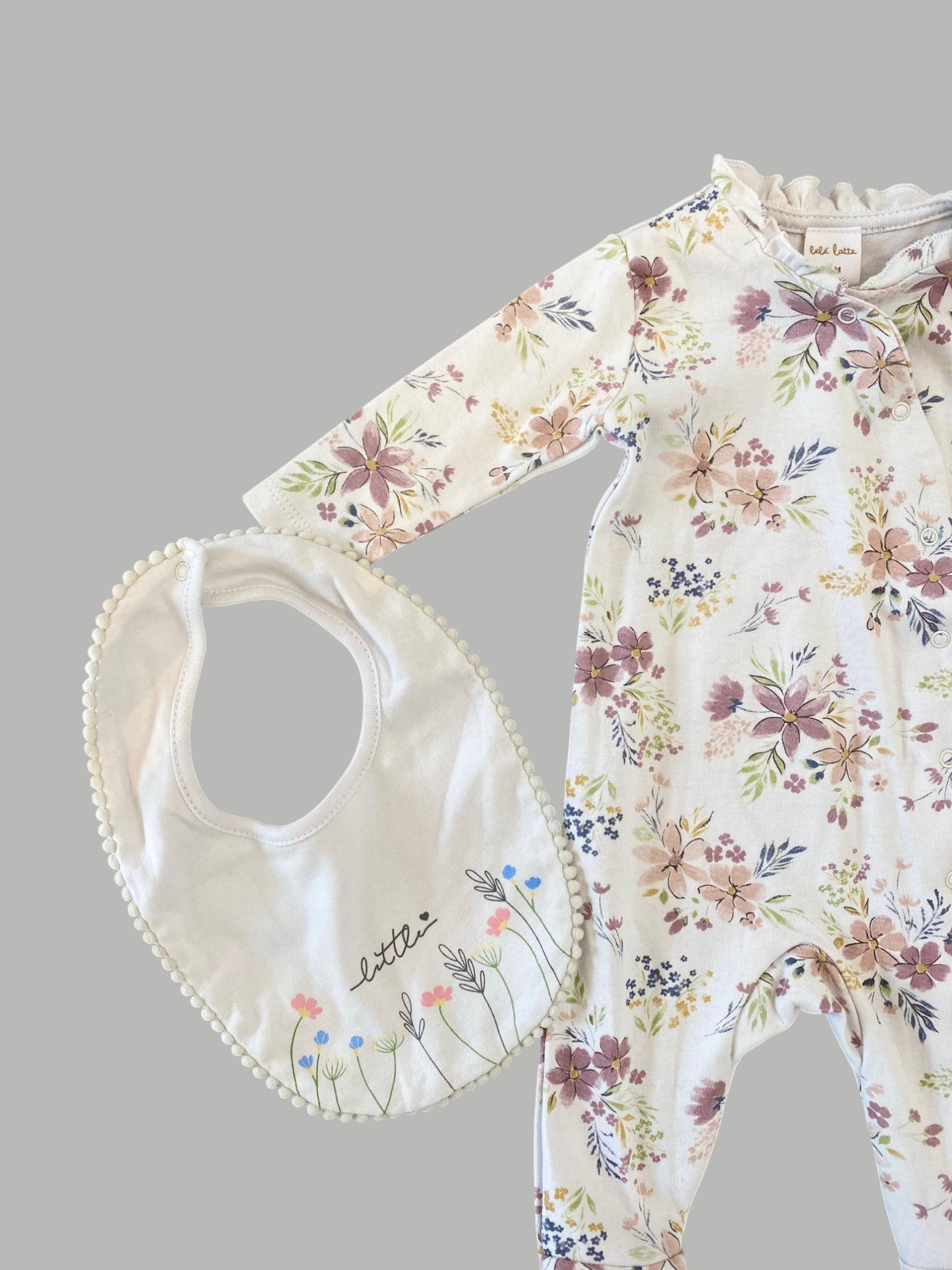 Mameluco floral con 3 piezas