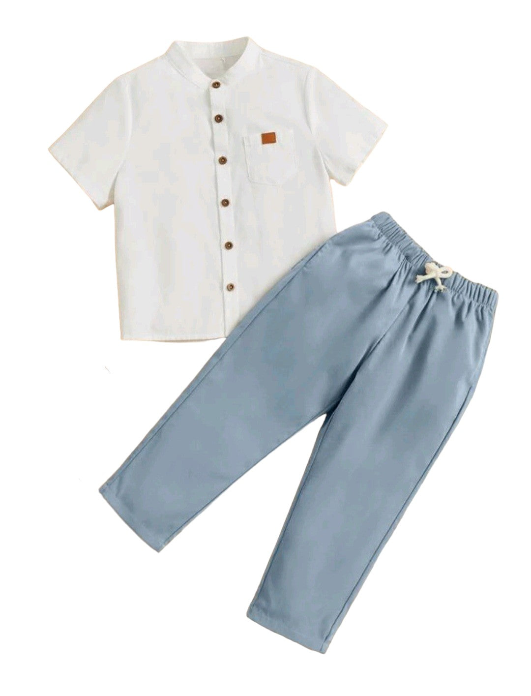 Camisa de cuello alto y pantalón azul