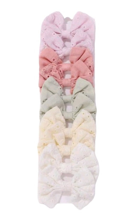 Moños color liso con bordado