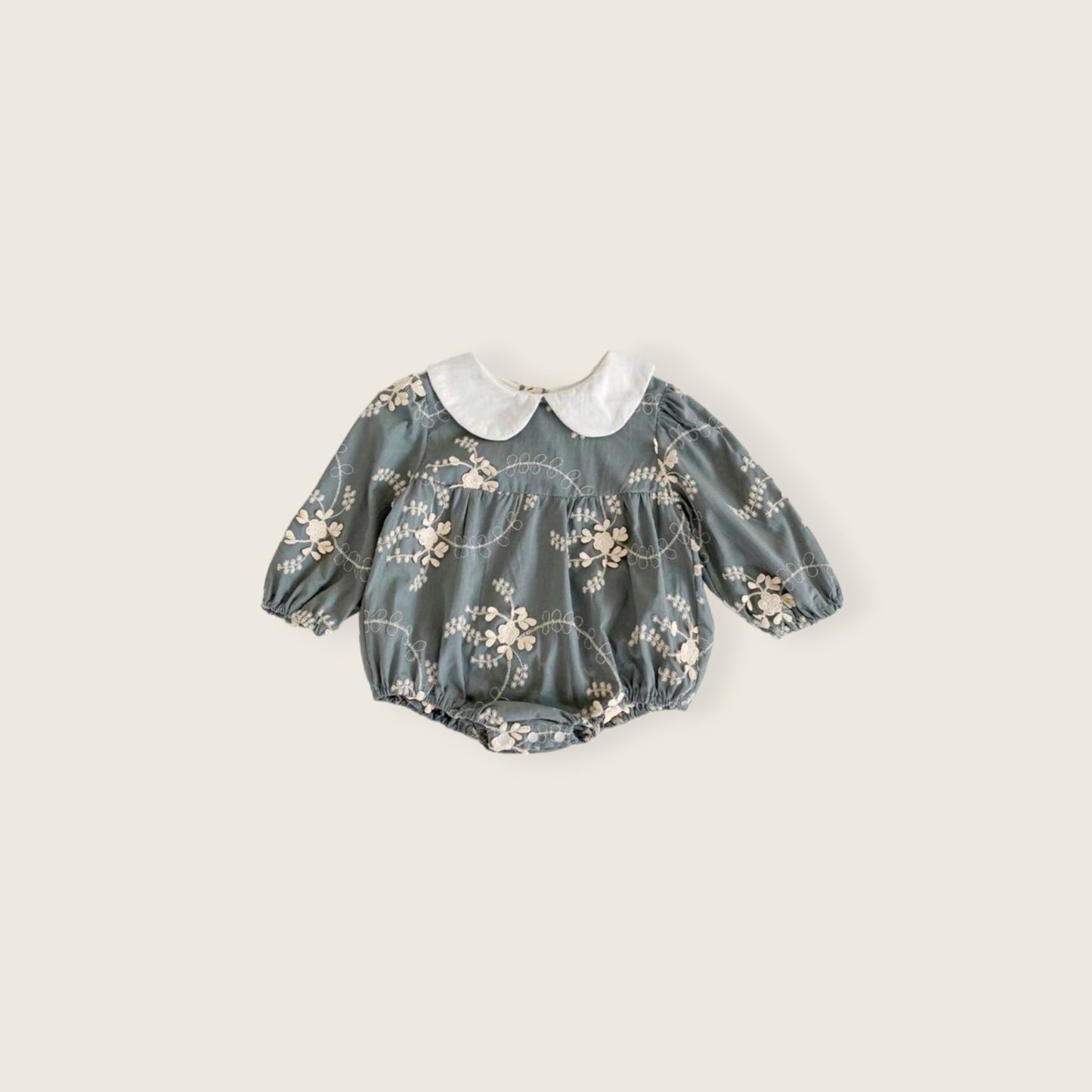 Body gris con bordado de flores