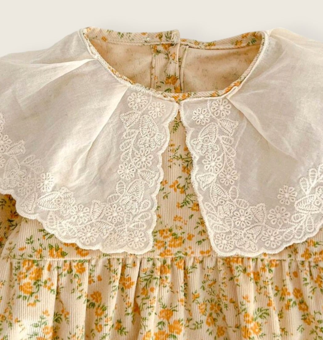 Body pana con cuello de encaje