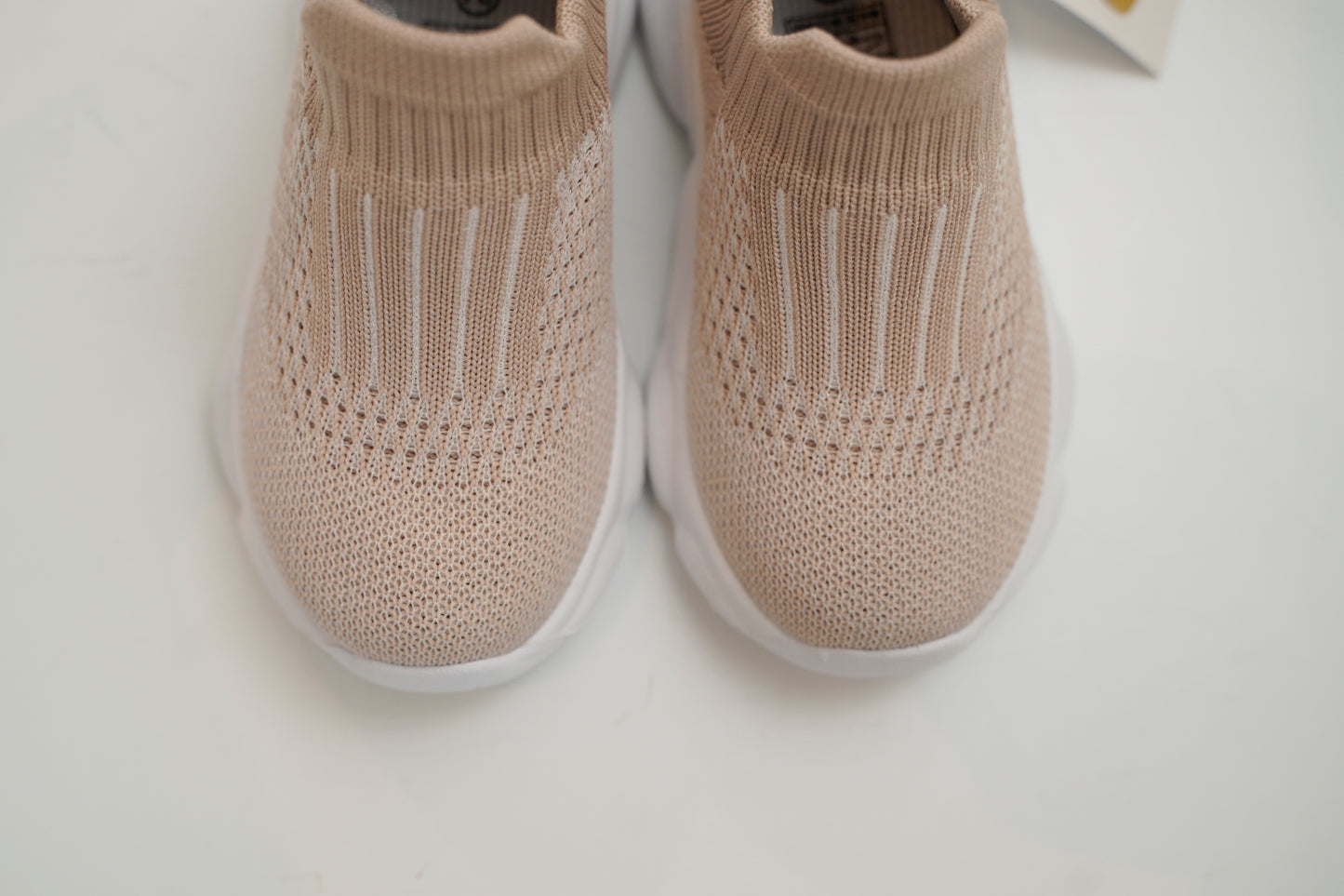 Tenis caqui sin agujetas