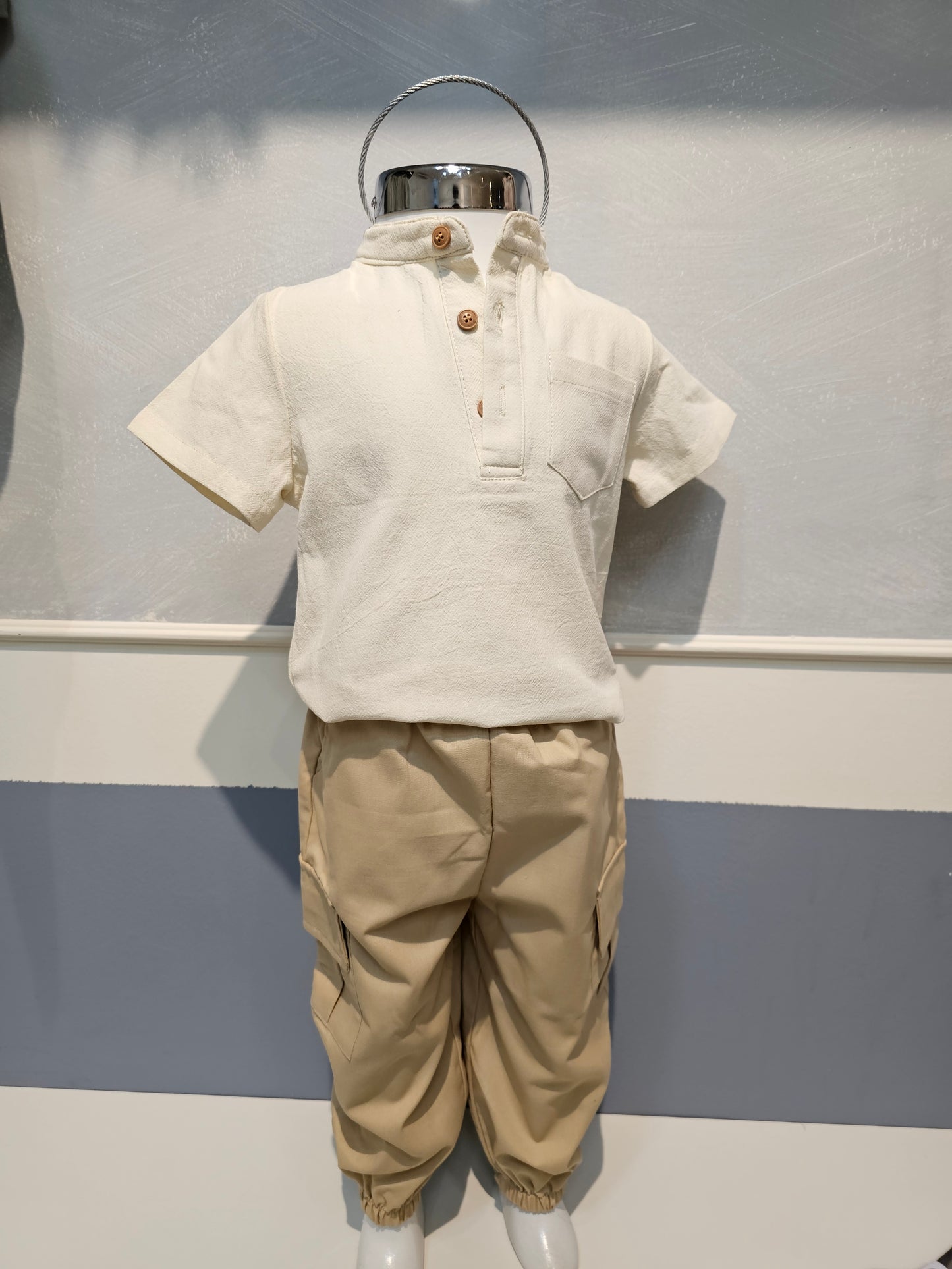 Conjunto pantalón camel camisa beige