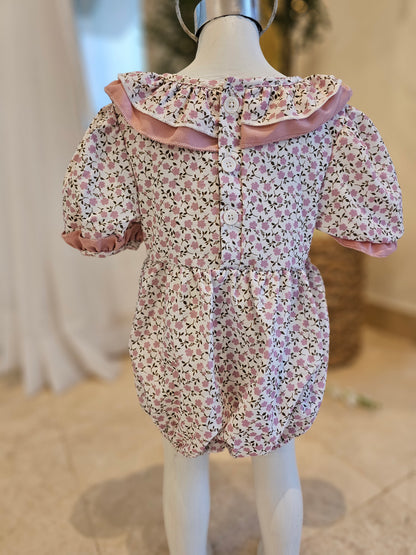 Body rosa floral cuello redondo y tiara