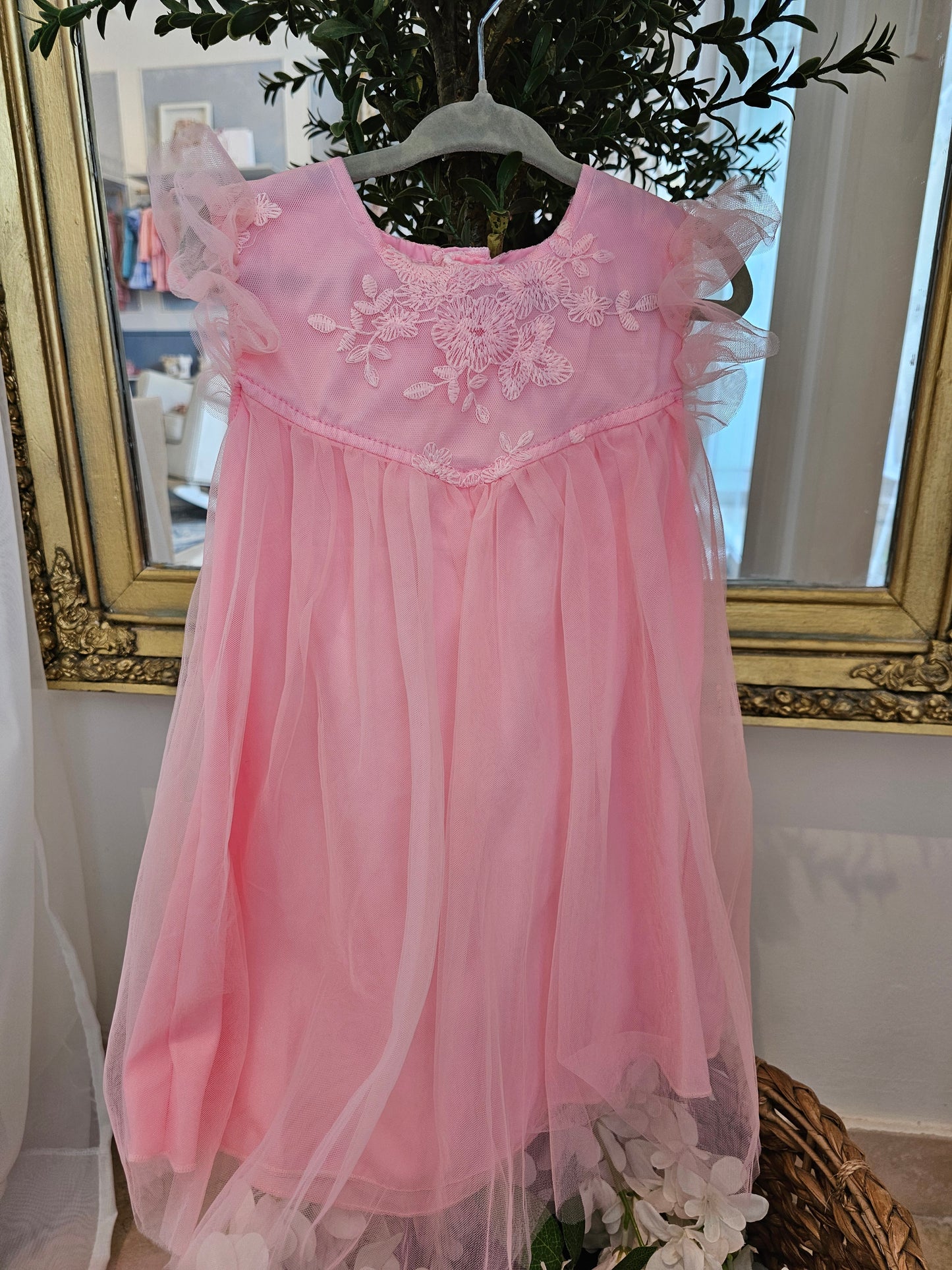 Vestido de tul rosa con bordado
