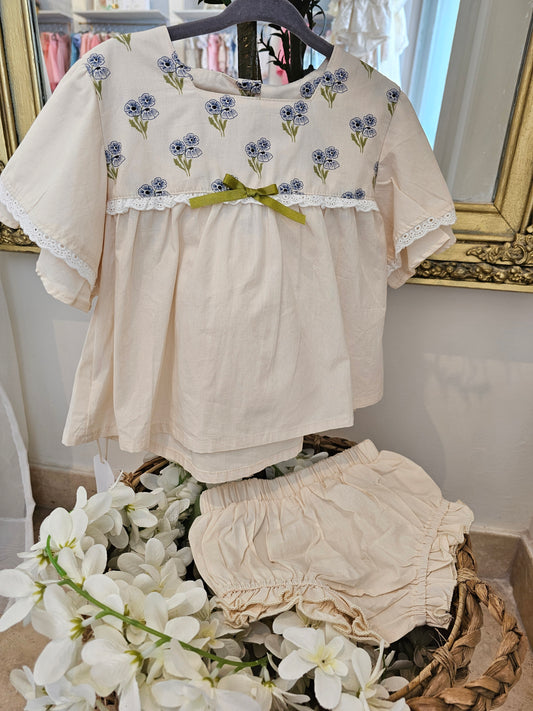 Vestido beige con mangas campana tira bordada