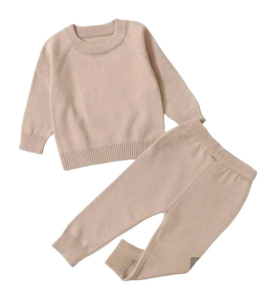 Conjunto suetér y pantalón unicolor