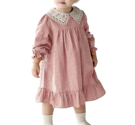 Vestido rosa con cuello calado