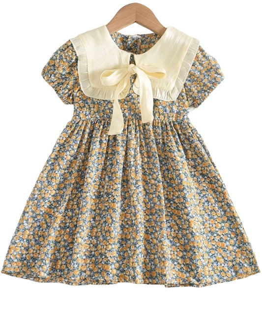 Vestido floral con cuello cuadrado y lazo