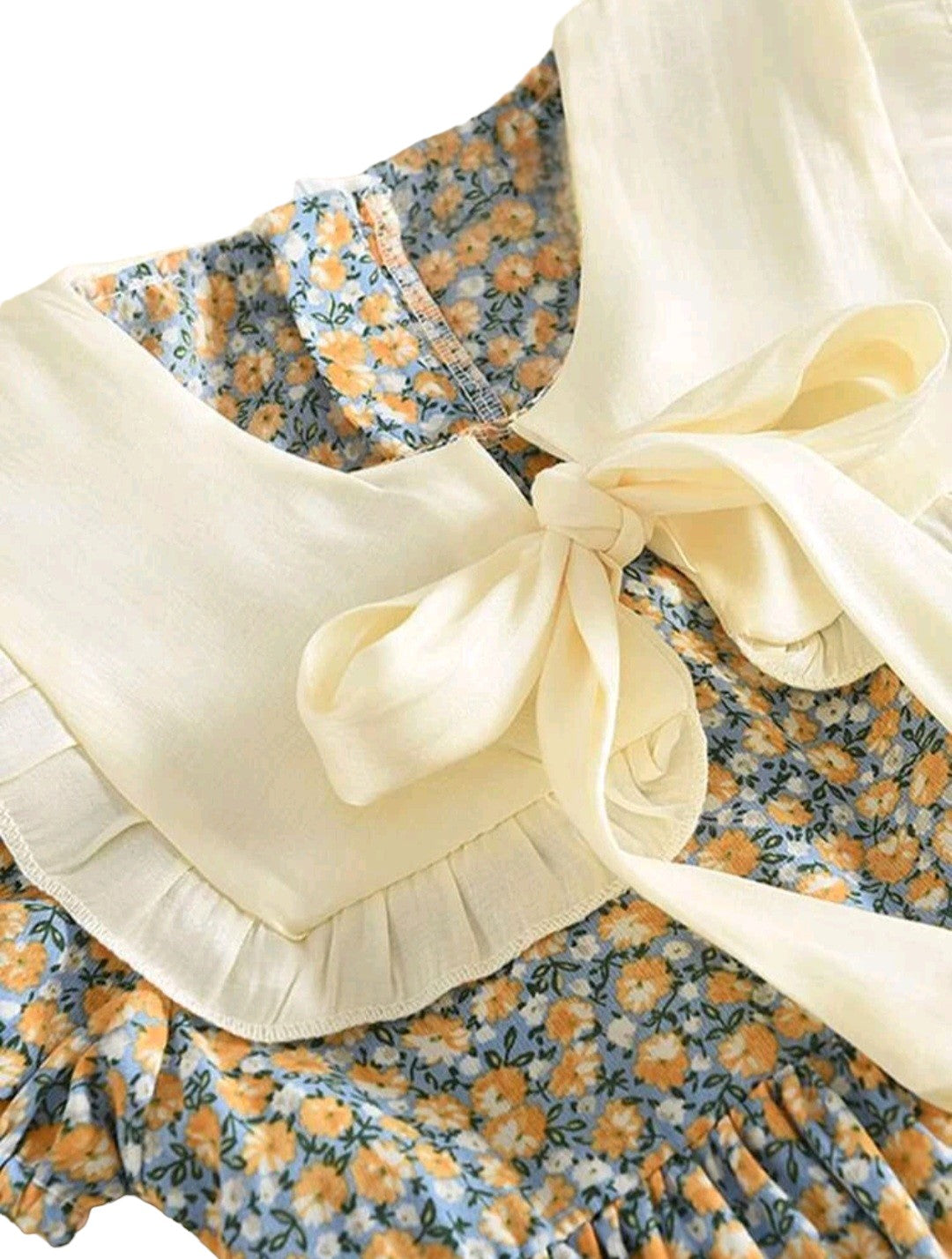 Vestido floral con cuello cuadrado y lazo