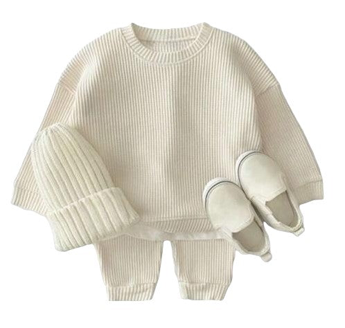 Conjunto blanco con tejidos de canalé