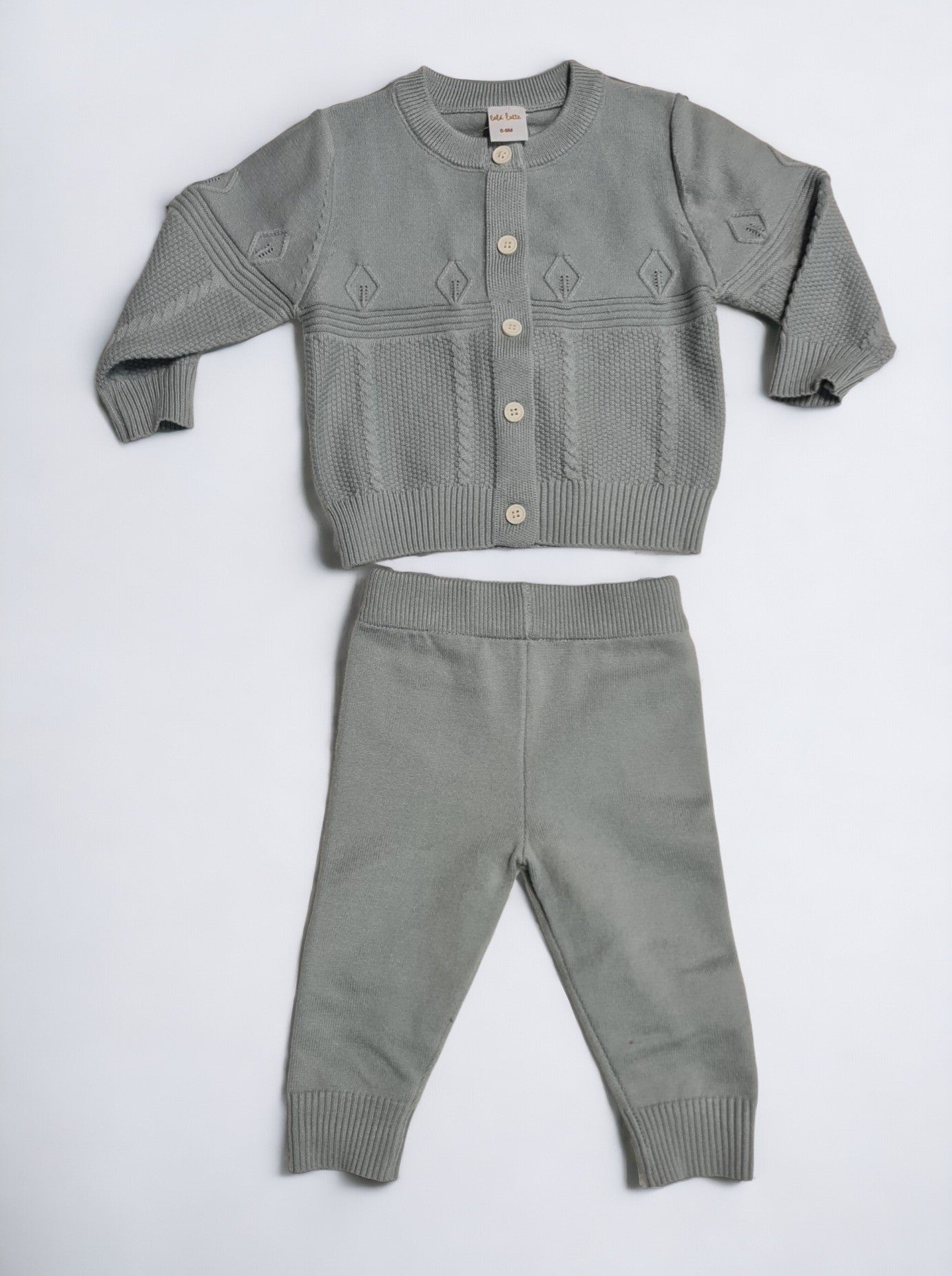 Conjunto cárdigan y pantalón tejido