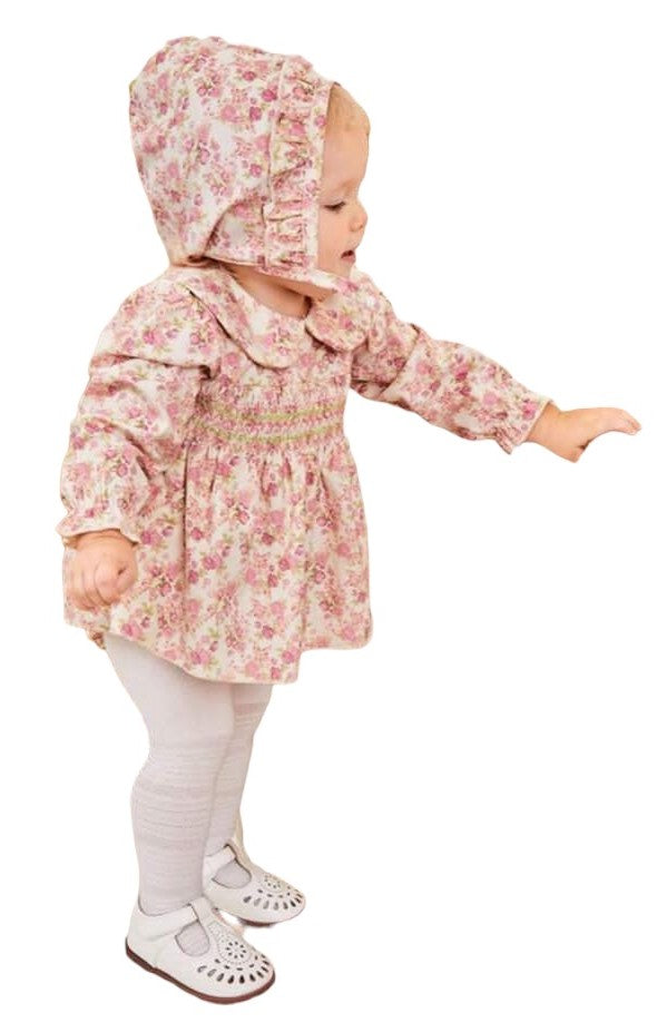 Vestido tipo body mangas acampanadas y gorro.