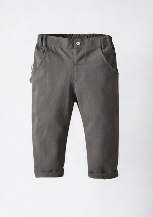Pantalón casual gris con bolsillo