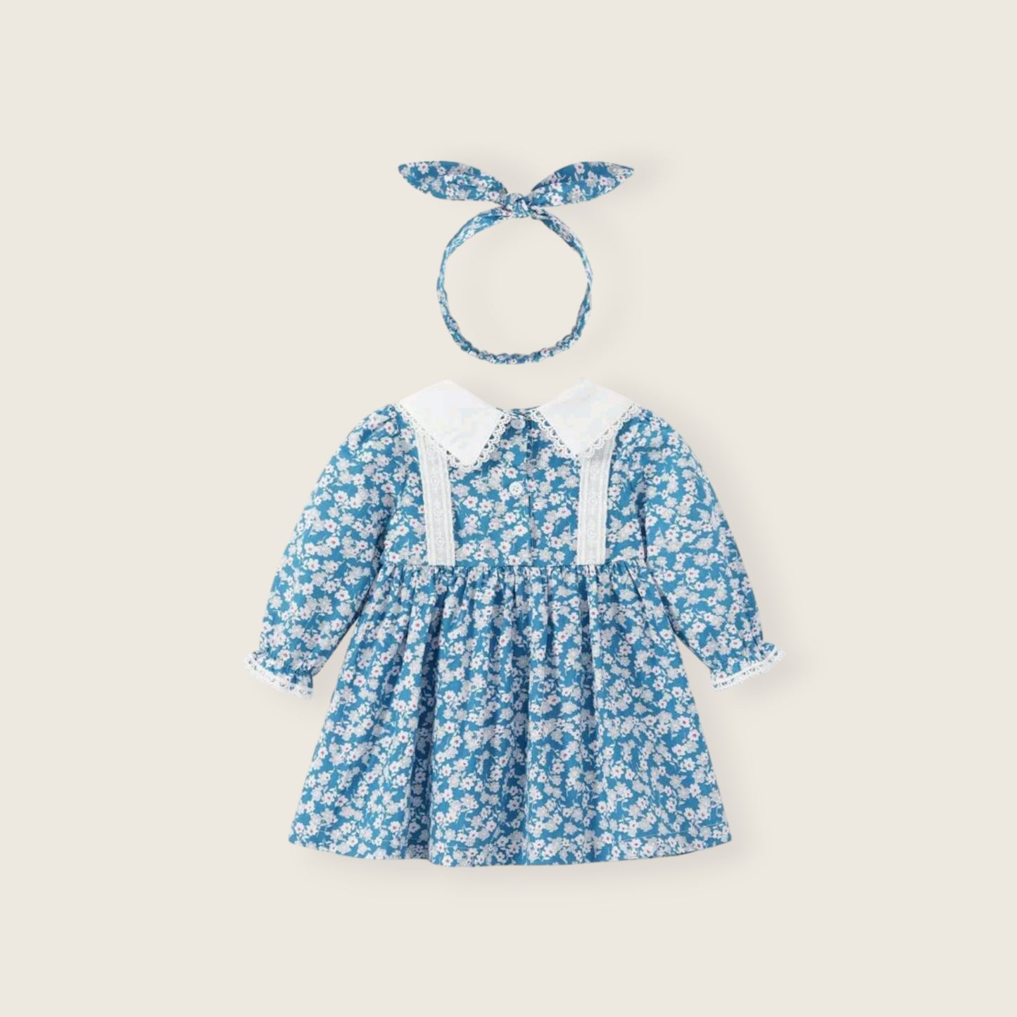 Vestido azul floral con encaje y tiara